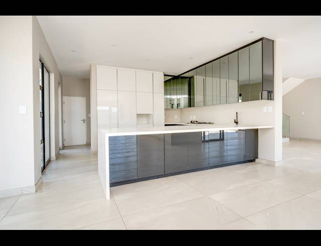 5 BEDROOM HOUSE FOR SALE IN BRYANSTON